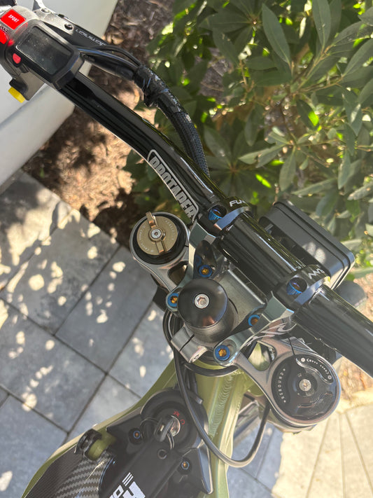 Titanium Bolts For Direct Mount: 8 piece